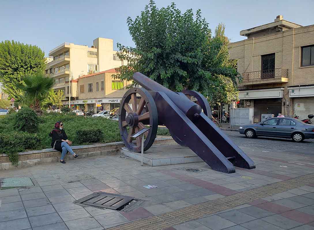 میدان بهارستان, میدان بهارستان, موسسه فرهنگی هنری اردیبهشت عودلاجان